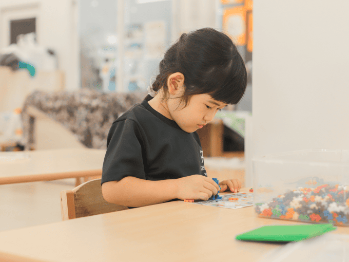 子どもが遊びに夢中になる様子