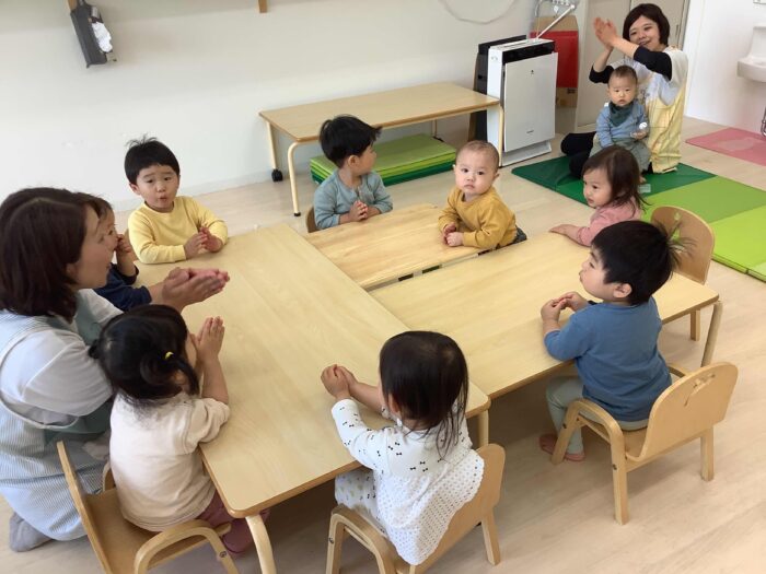 先生達とたくさんの園児
